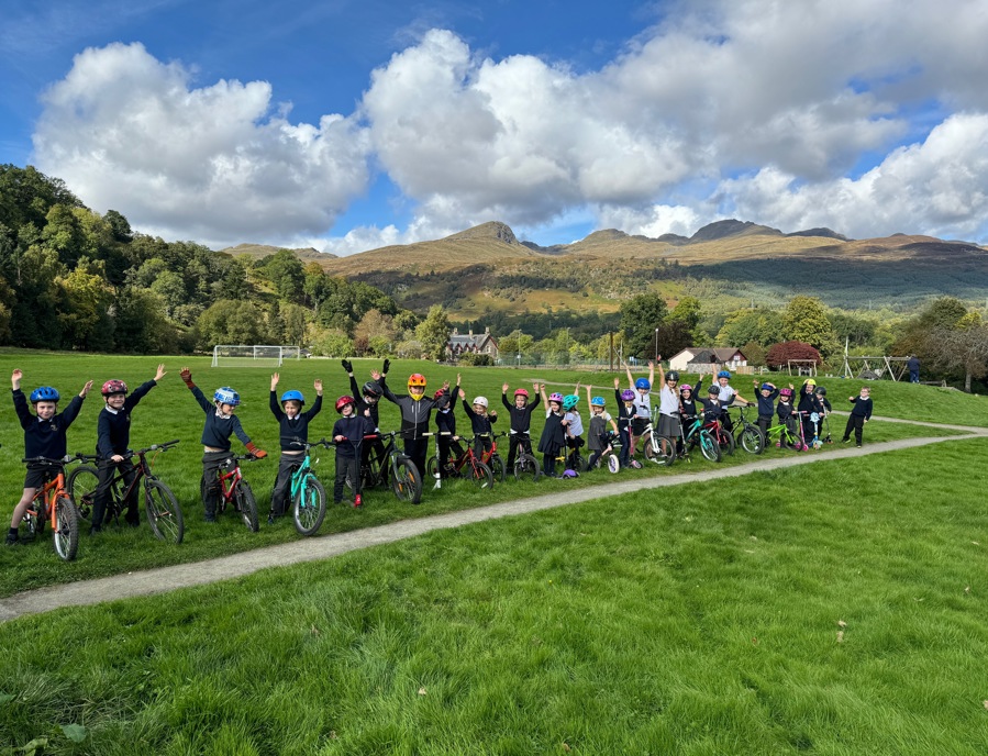 Killin primary School class pose with their bikes